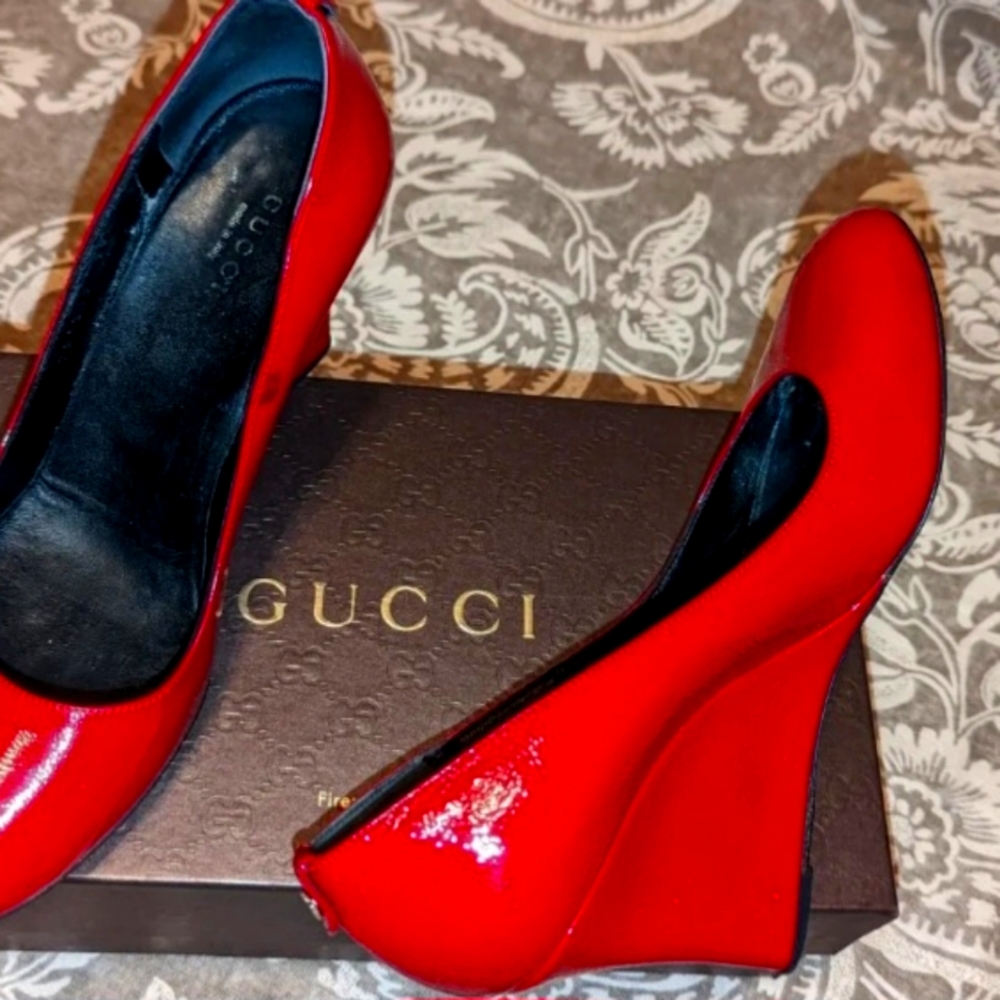 Authentic Gucci Patent Leather Red Wedge Pumps heels Size 38.5 US 8.5